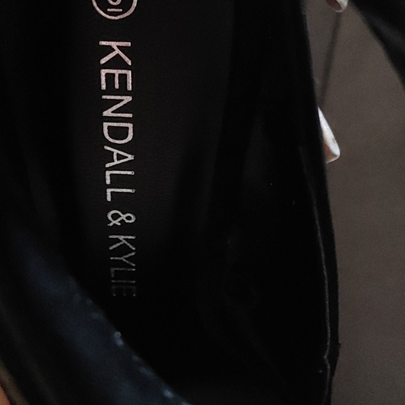 Rinstone Kendall and Kylie heels sz6 - Picture 3 of 7